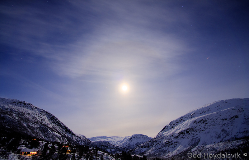 Moon over Mjølfjell