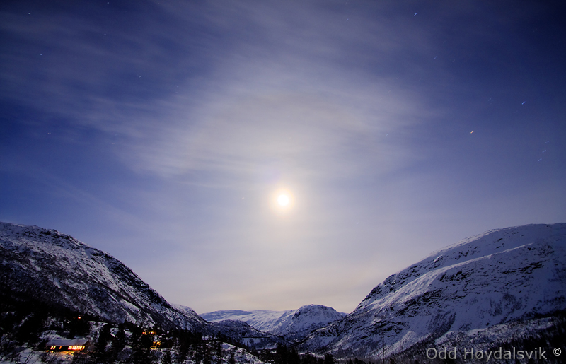 Moon over Mjølfjell